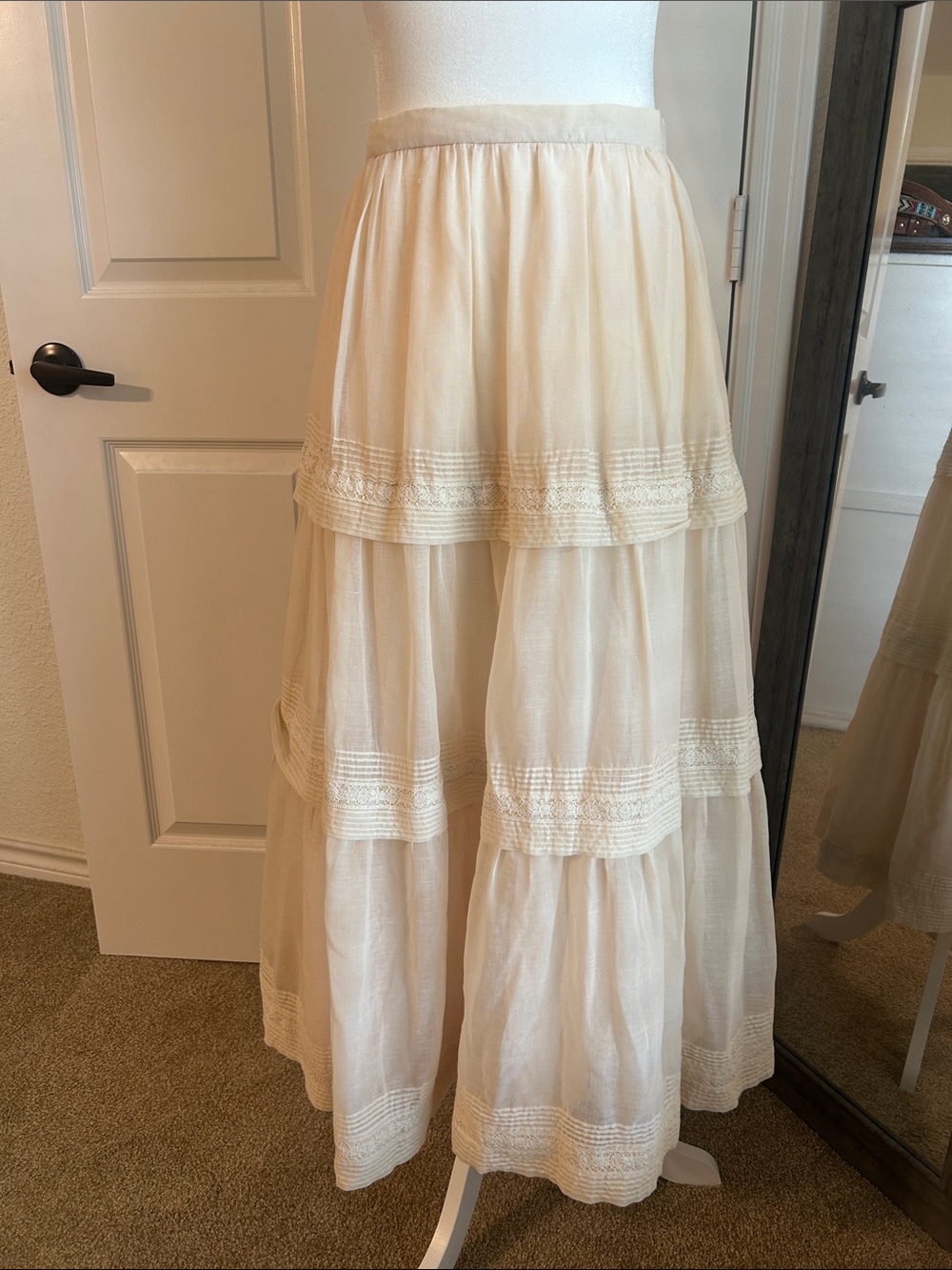 Beautiful Vintage Tiered Lace Maxi Skirt, Large